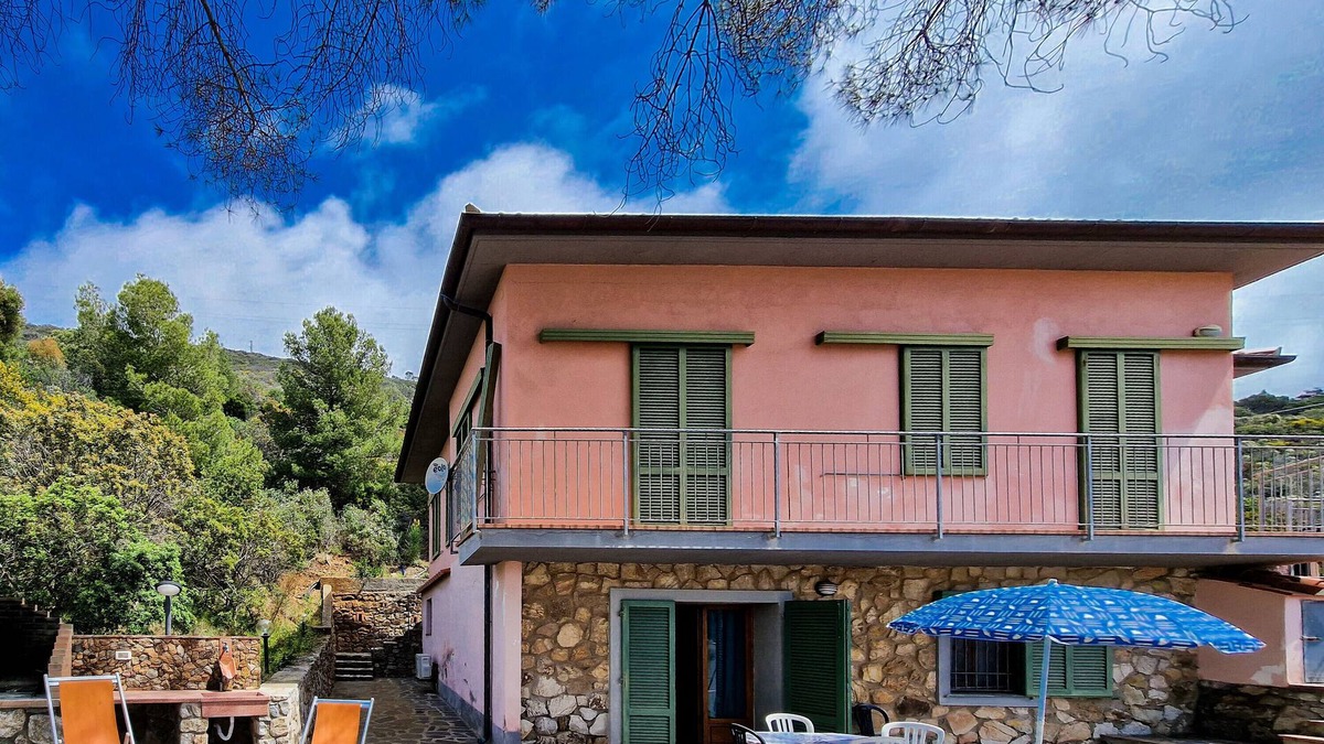 Innamorata Apartment | Holiday Apartment "Villa Mirella Bilocale" with Private Terrace, A/C & Wi-Fi