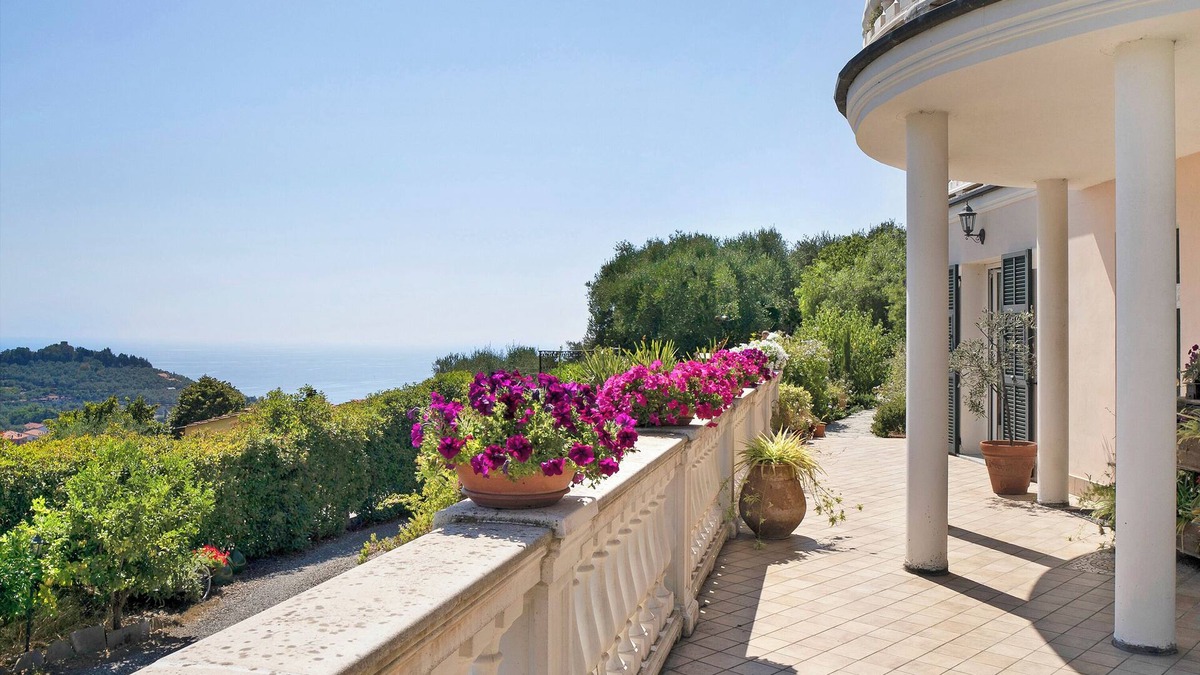 Gorleri Apartment | Holiday Apartment "Villa Isabella Casa Lucia" with Sea View, Shared Terrace & Wi-Fi