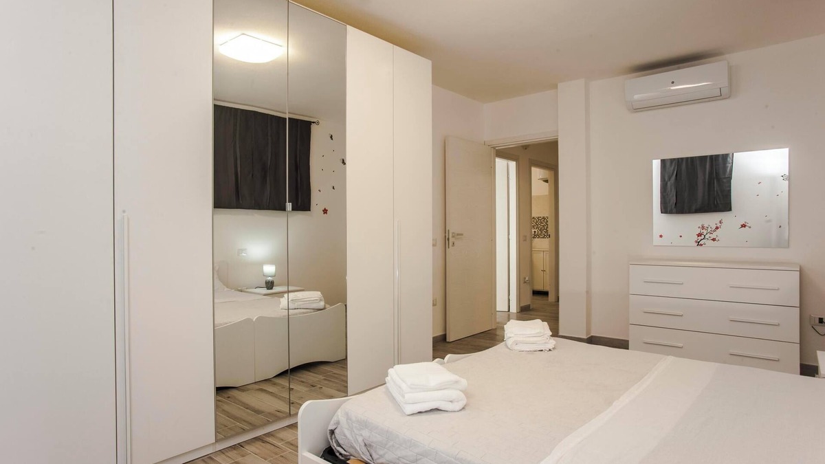 Sarroch Apartment | Holiday Apartment "Villa Farfalle" with Wi-Fi, A/C and Garden