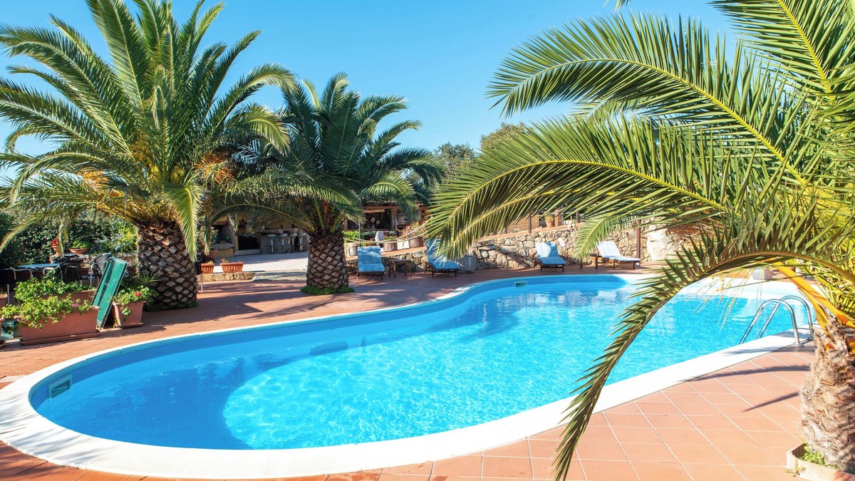 Telti Apartment | Holiday Apartment "Villa Smeralda" with Italian Atmosphere and Shared Pool