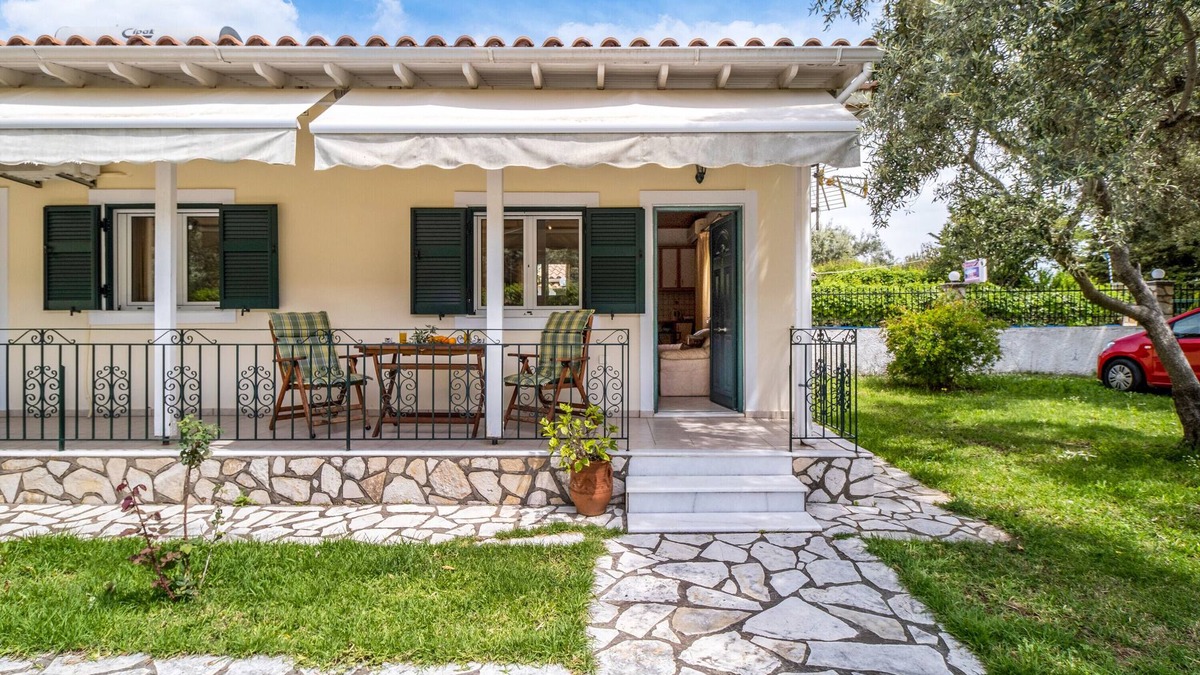 Agios Ioannis Apartment | Holiday Apartment "Virginia" with Mountain View, Shared Terrace & Wi-Fi