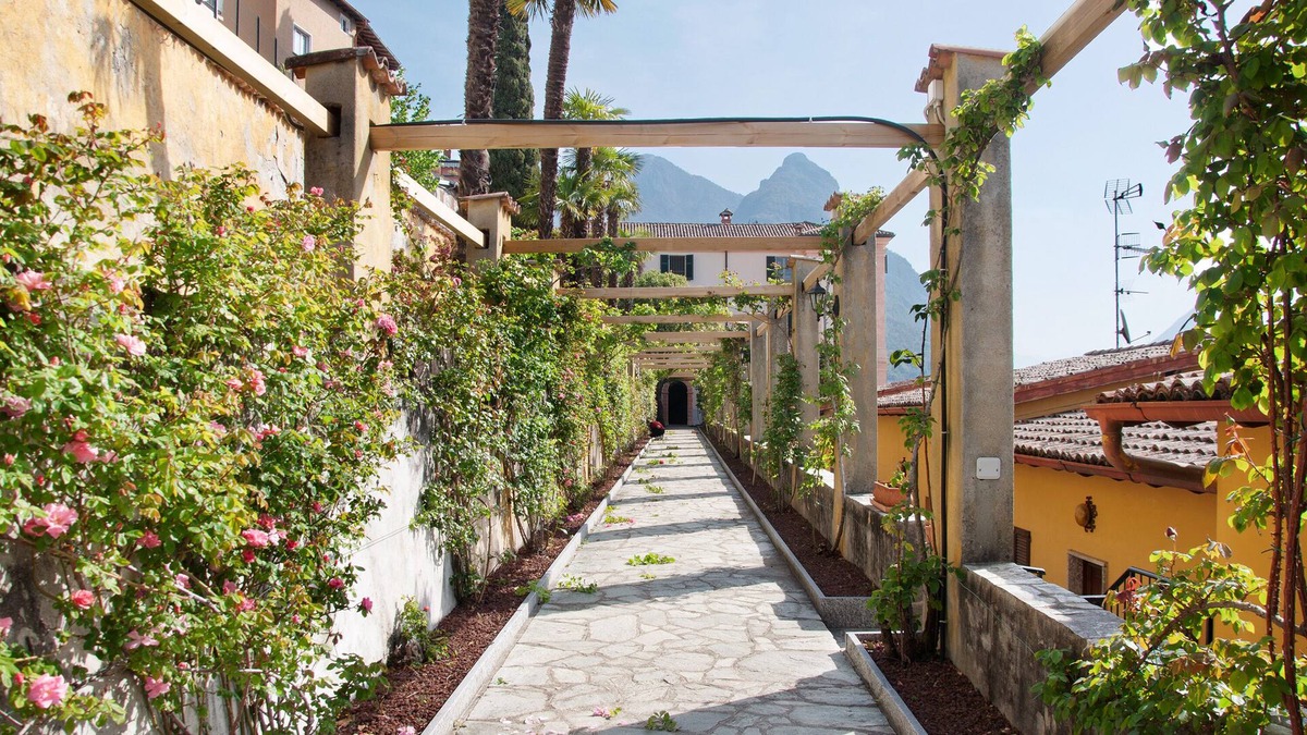 Albogasio Apartment | Holiday Apartment ‘Vista Lago di Lugano'' directly by the Lake with Balcony
