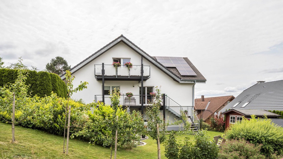 Breitnau Apartment | Holiday Apartment "Weitblick" with Mountain View, Balcony & Wi-Fi