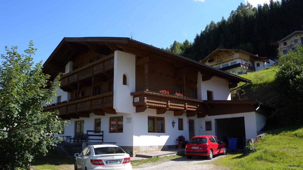 Kaltenbach Apartment | Holiday apartment with balcony close to the centre