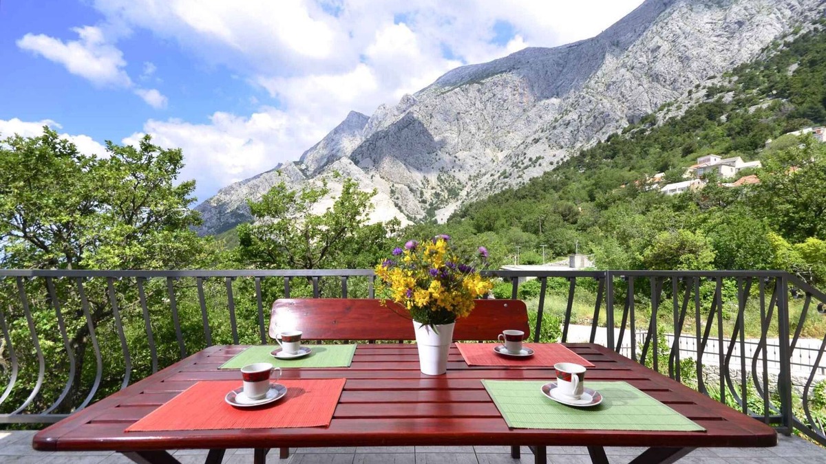 Baska Voda Apartment | Holiday apartment with air conditioning and terrace