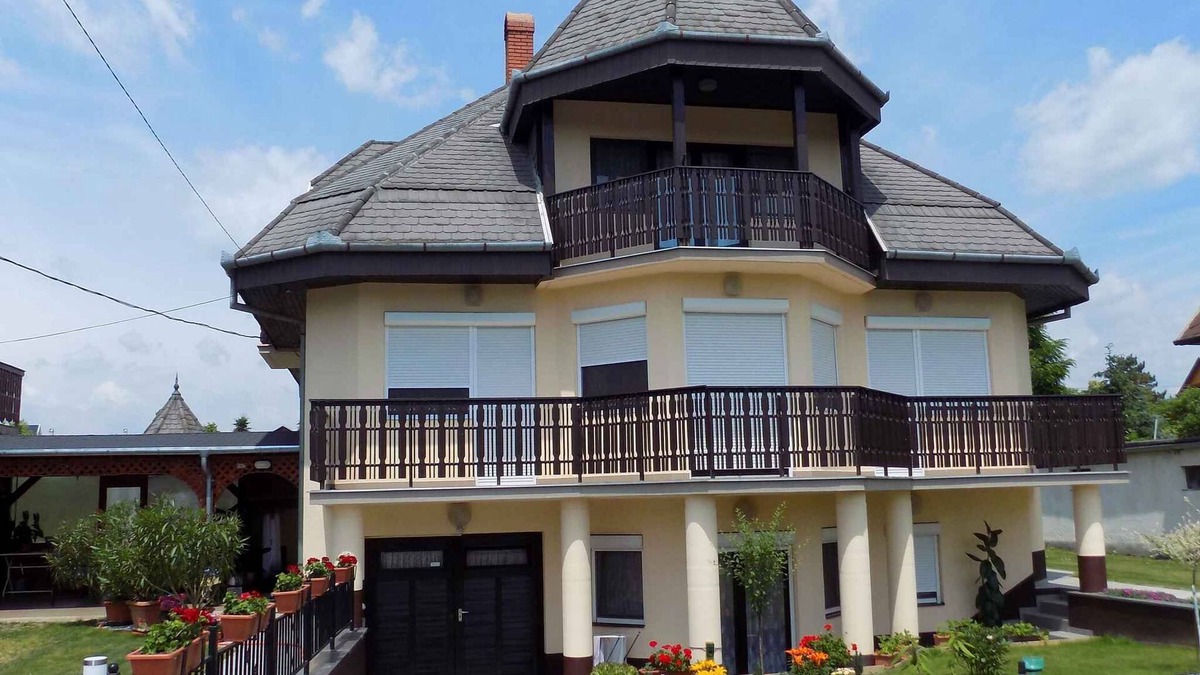 Gyenesdias Apartment | Holiday apartment with children's playground, sandpit and paddling pool