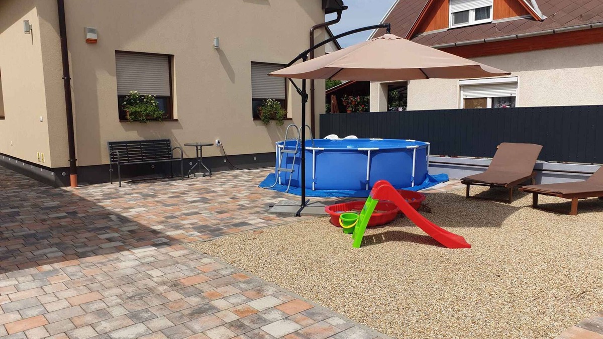 Zsorifurdo Apartment | Holiday apartment with garden, pool and terrace