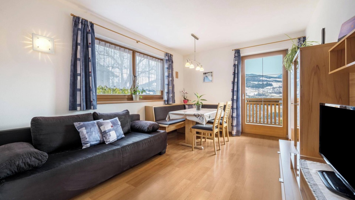 Albions Apartment | Holiday Apartment with Mountain View, Panoramic Terrace & Balcony