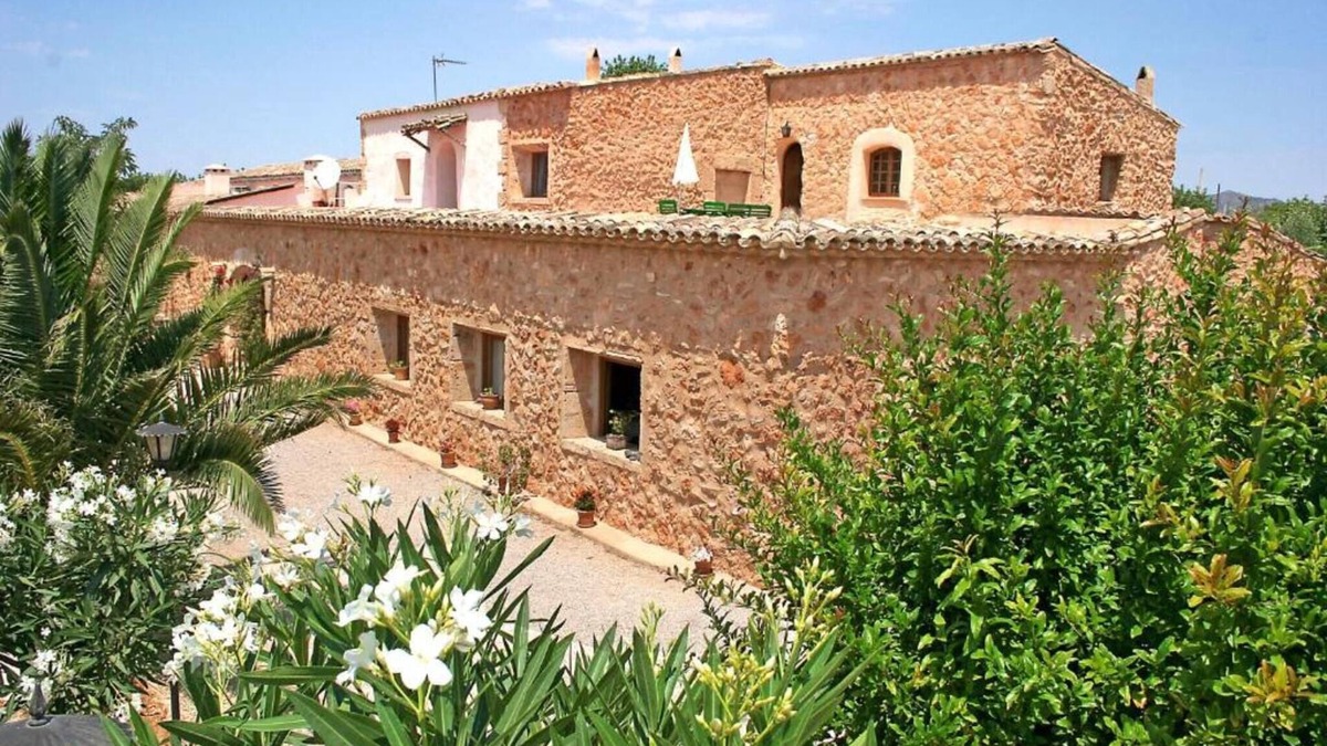Son Antem Apartment | Holiday Apartment with Mountain View & Shared Pool