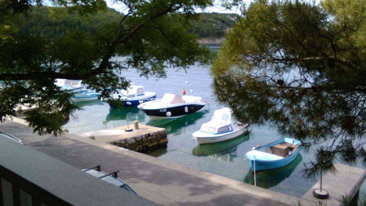 Jadranovo Apartment | Holiday apartment with air conditioning directly at the sea
