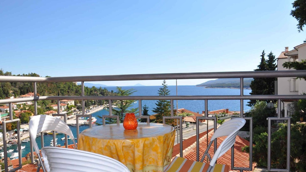 Rabac Apartment | Holiday apartment with a balcony and sea view