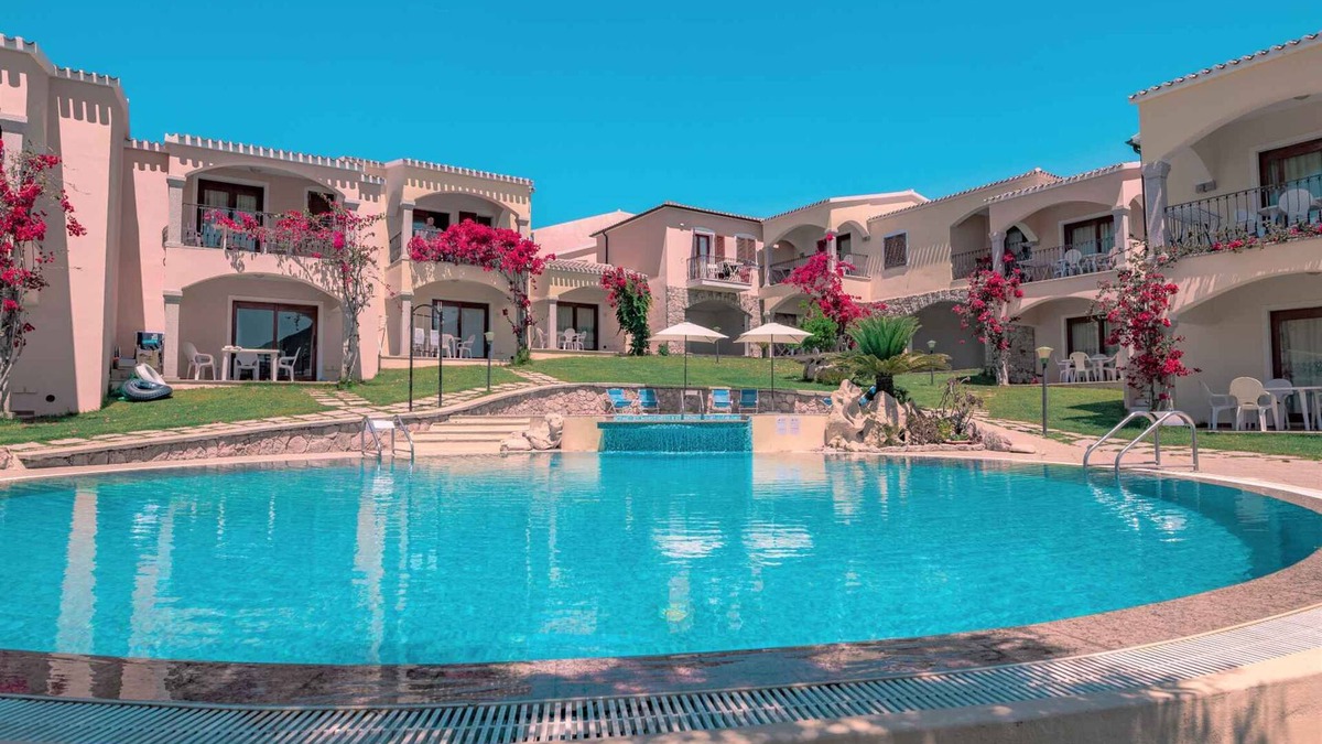 Badesi Apartment | Holiday apartment with air conditioning and community pool
