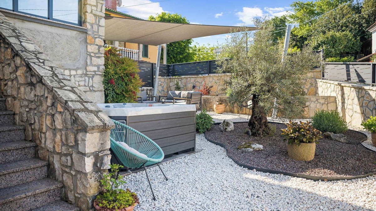 Krsan Apartment | Holiday apartment with air conditioning