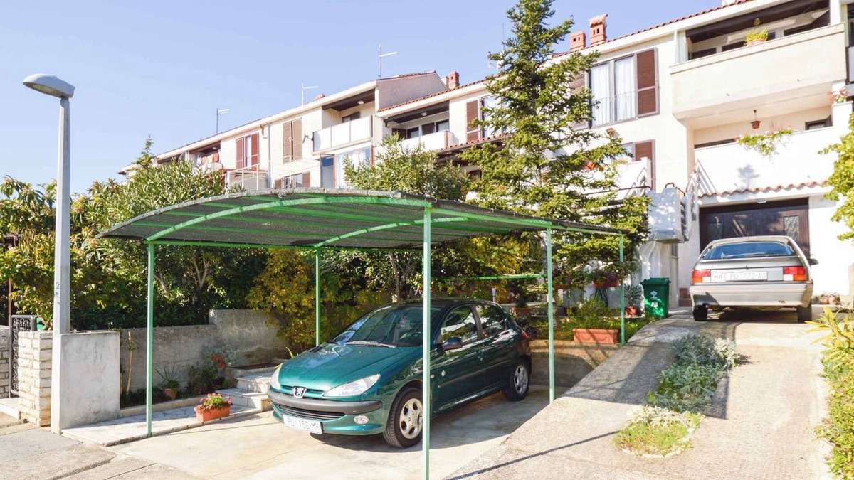 Vintijan Apartment | Holiday apartment with air conditioning in a quiet location