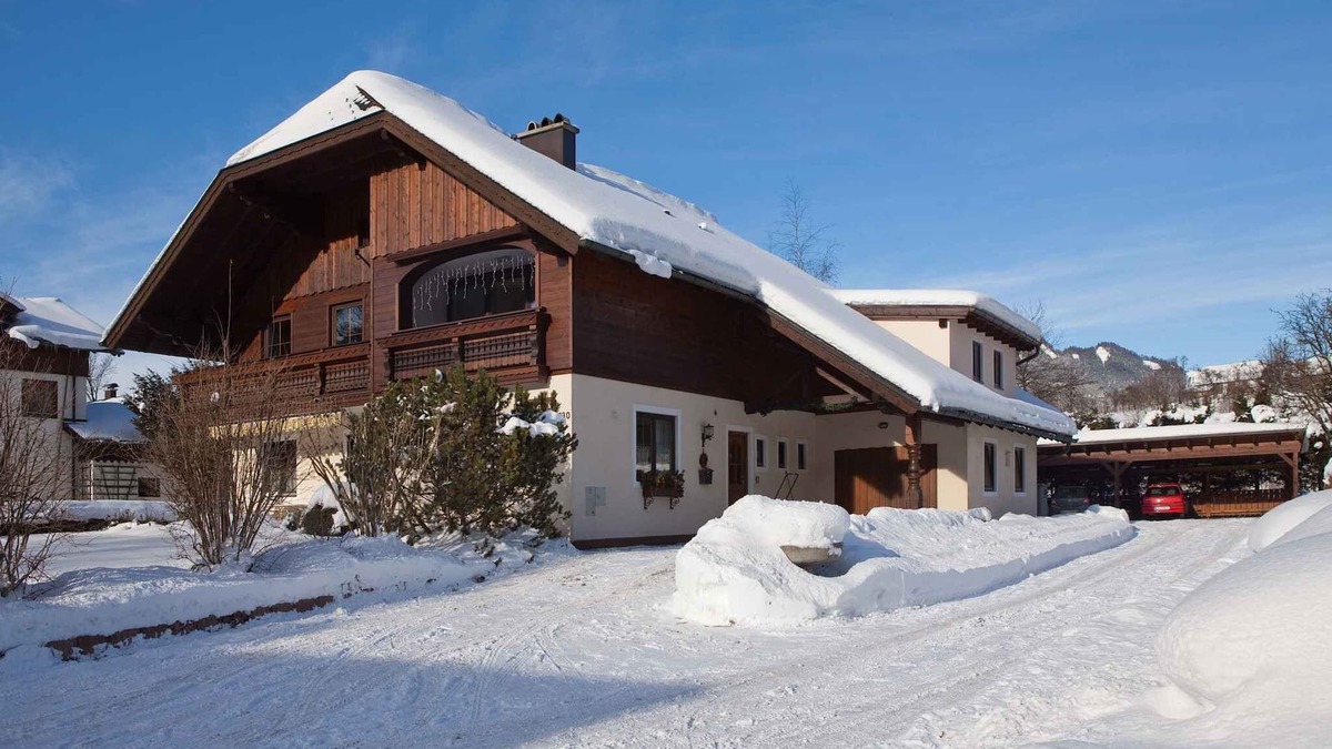 Strobl Apartment | Holiday apartment with balcony and barbecue in an idyllic location
