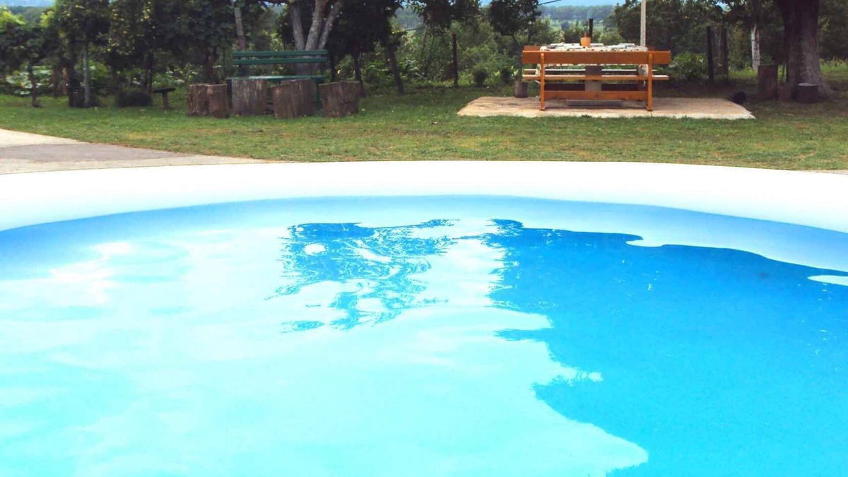 Plomin Apartment | Holiday apartment with balcony and assembly pool