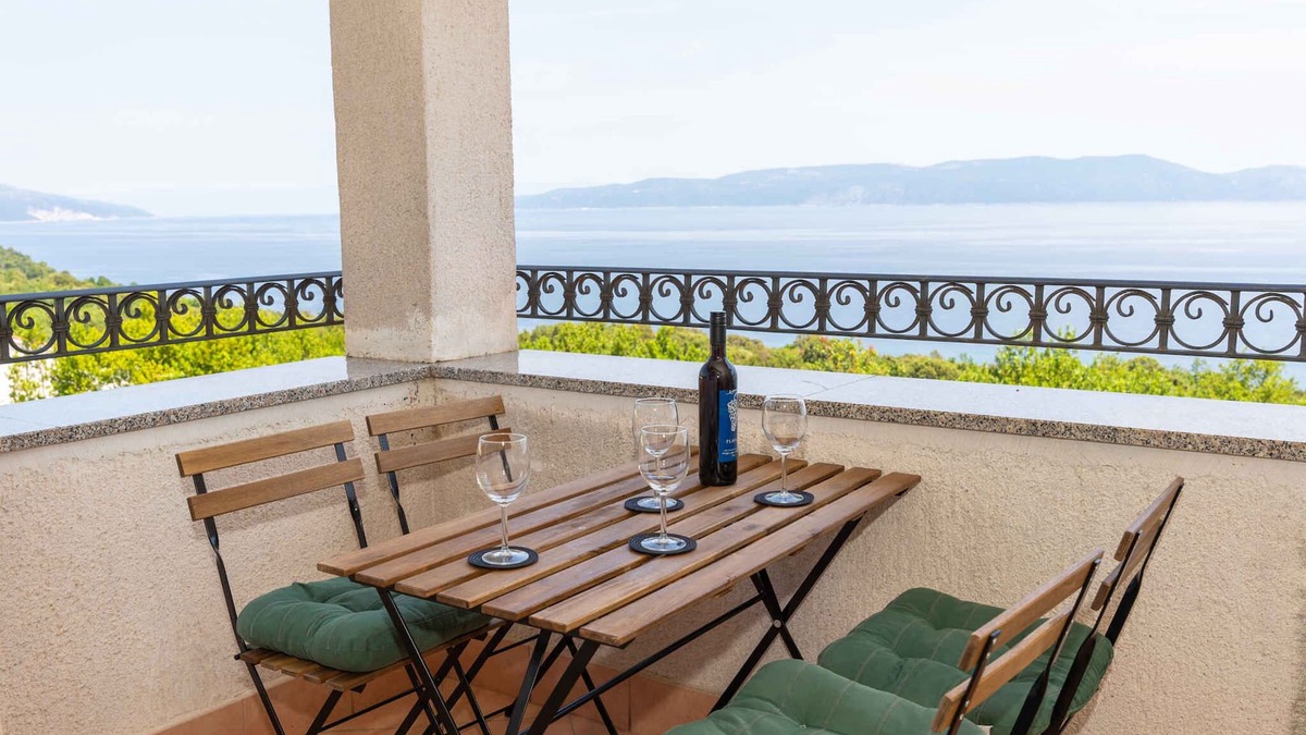 Ravni Apartment | Holiday apartment with balcony and beautiful sea view
