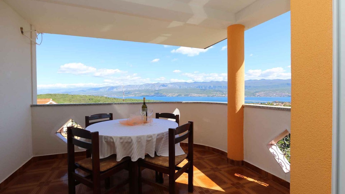 Polje Apartment | Holiday apartment with balcony and air conditioning