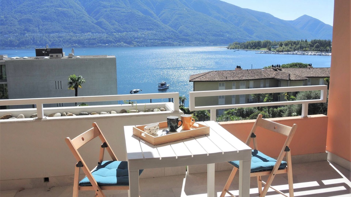 Muralto Apartment | Holiday apartment with a beautiful view of the lake, near the promenade