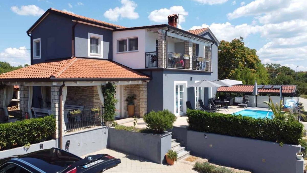 Kaldanija Apartment | Holiday apartment with communal pool and air conditioning