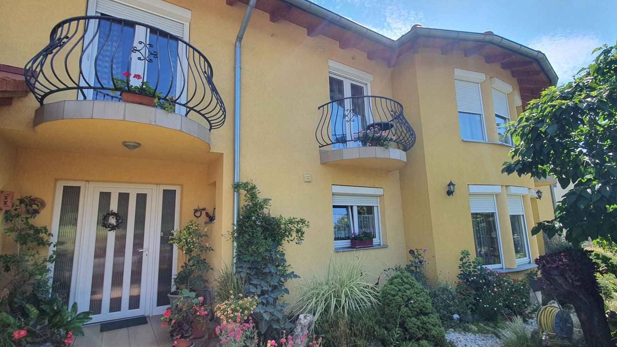 Siofok-Szabadifurdo Apartment | Holiday apartment with grill and garden pavilion