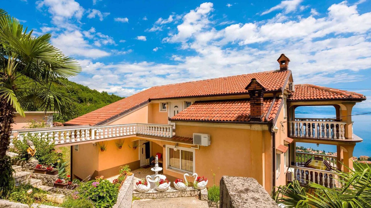 Bregi Apartment | Holiday apartment with sea view and terrace