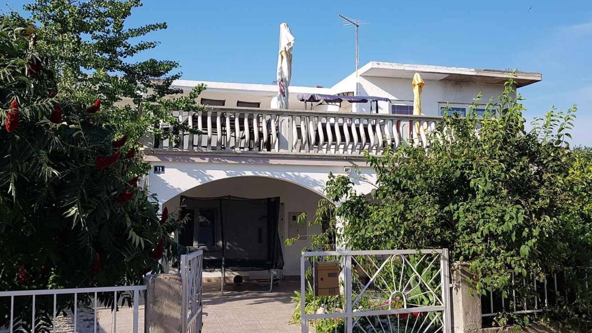 Pirovac Apartment | Holiday apartment with barbecue and air conditioning