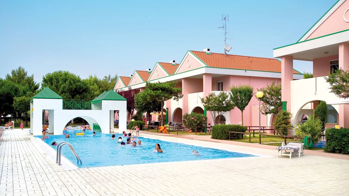 Bibione Apartment | Holiday apartment with air conditioning, terrace, balcony and pool