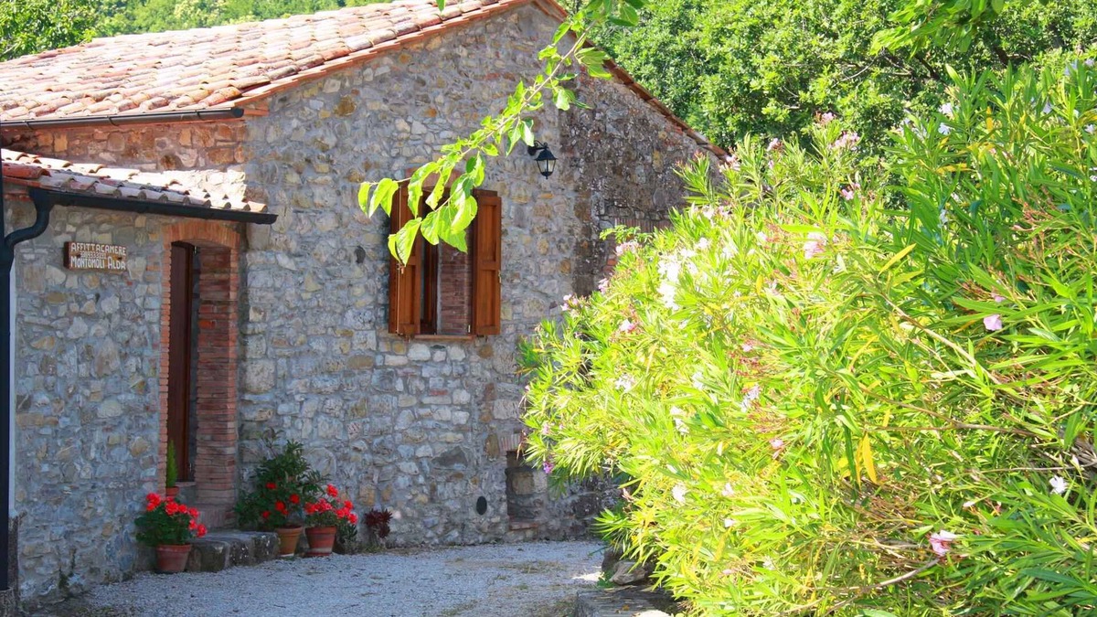 Montieri Apartment | Holiday apartment with a terrace and parking