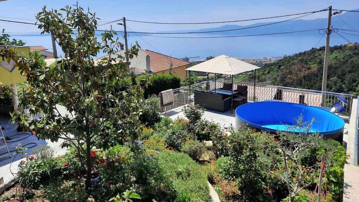 Rijeka Apartment | Holiday apartment with large garden pool