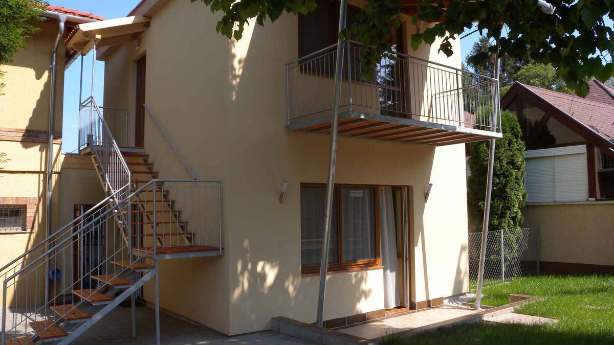 Siofok-Sosto Apartment | Holiday apartment with modern facilities only 120 meters from the beach
