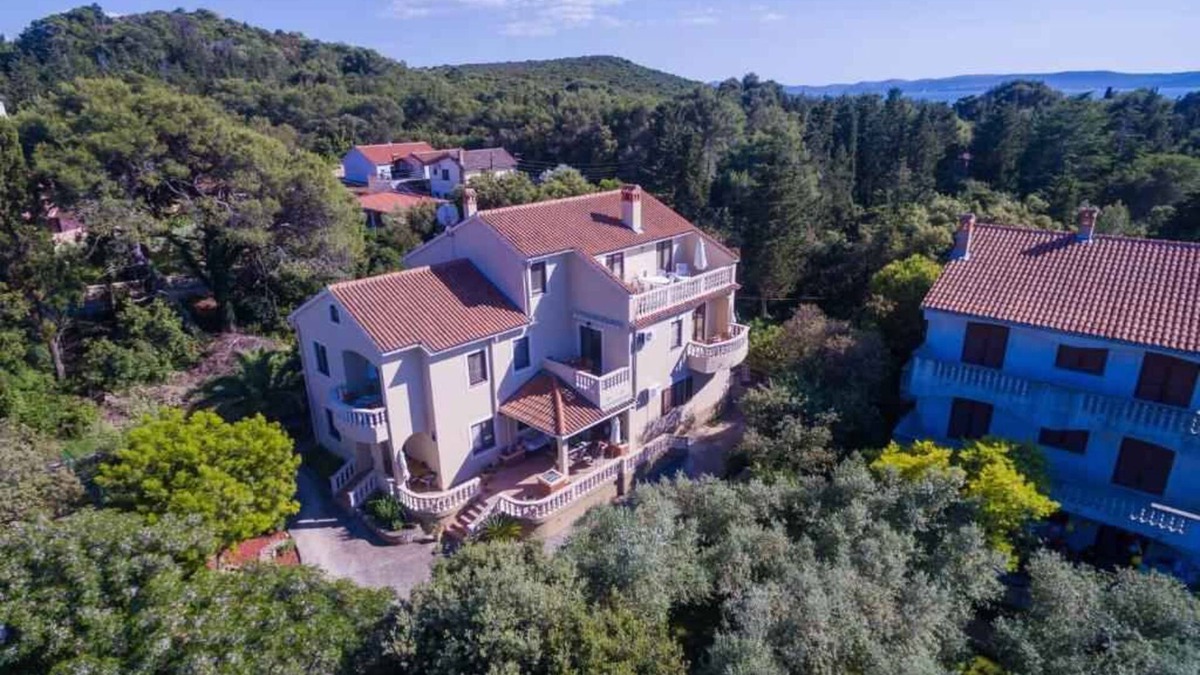 Muline Apartment | Holiday apartment with outdoor shower in the garden