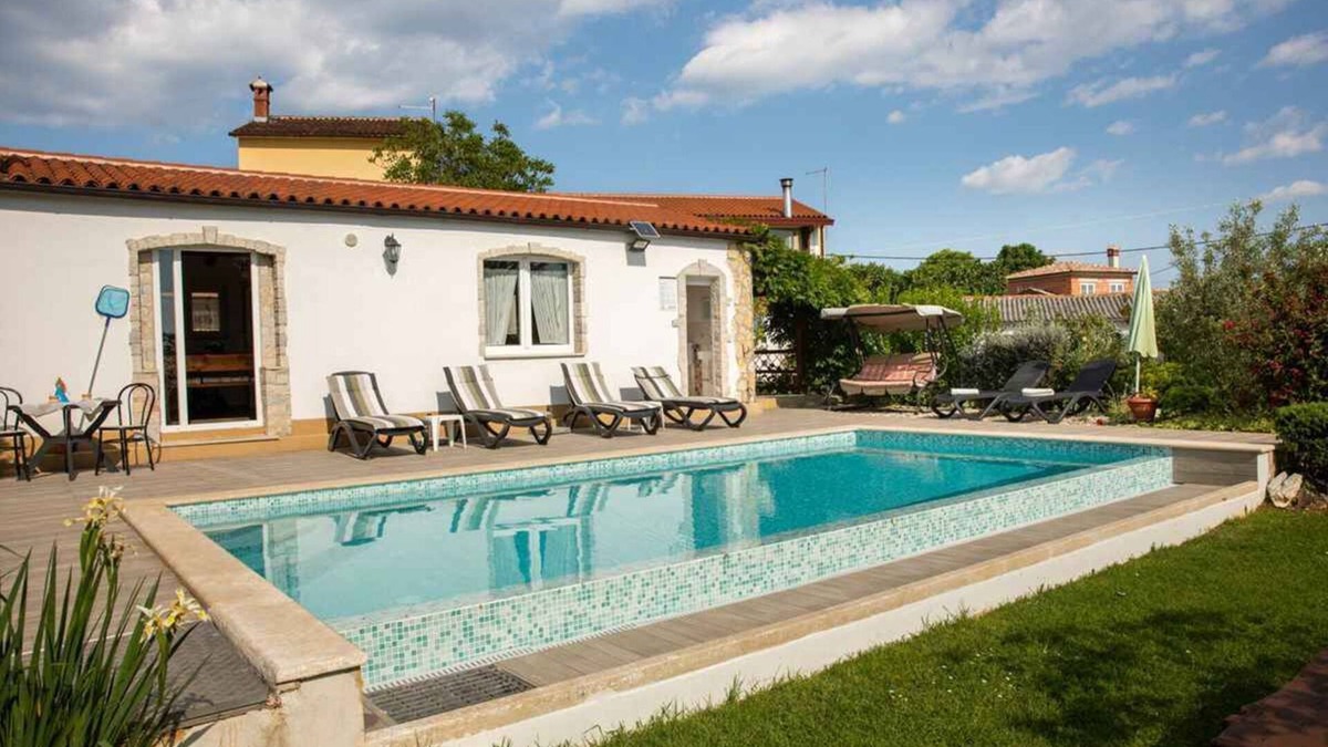 Kanfanar Apartment | Holiday apartment with outdoor swimming pool and terrace
