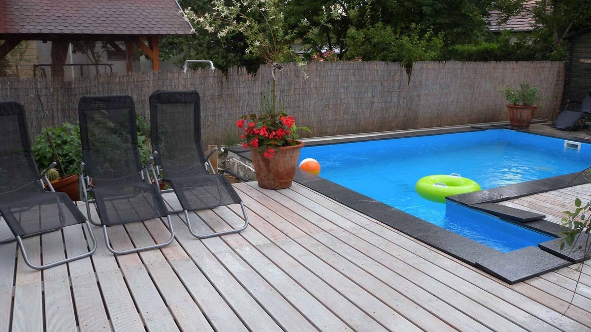 Siofok-Sosto Apartment | Holiday apartment with pool, air conditioning and washing machine