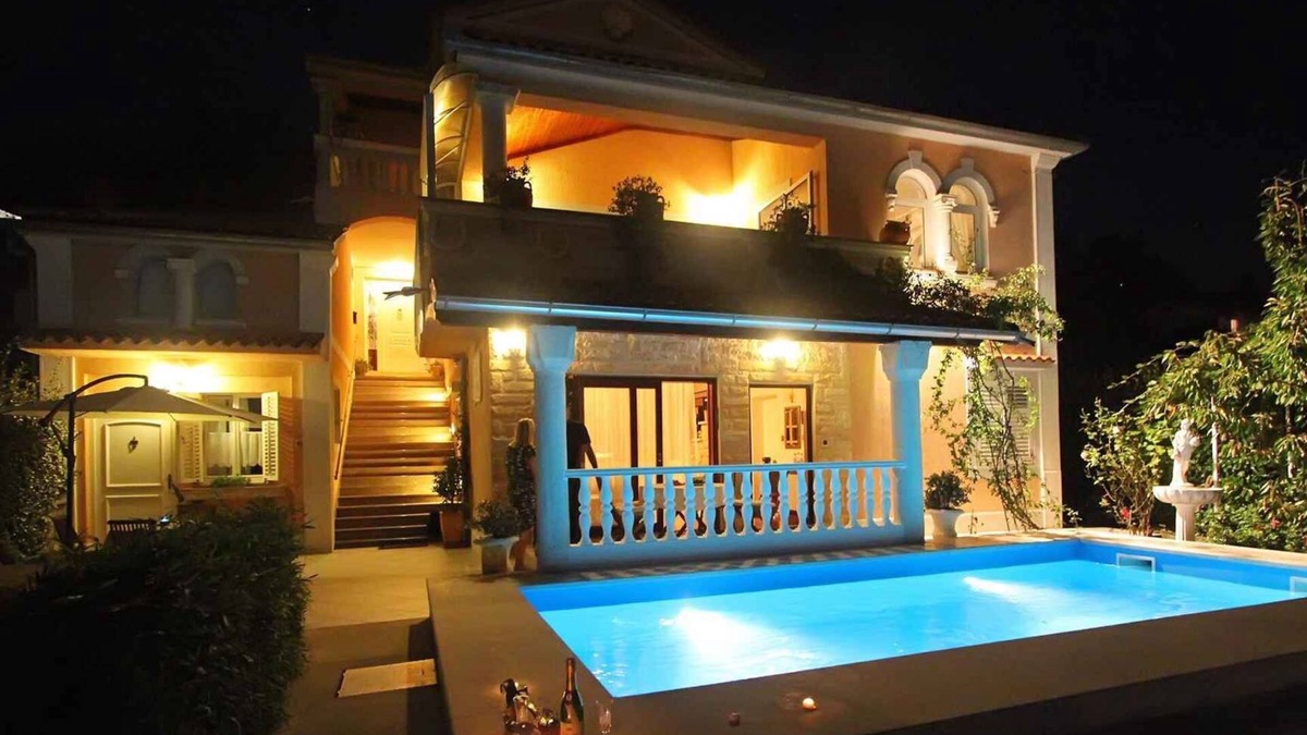 Lovran Apartment | Holiday apartment with sea view and outdoor pool