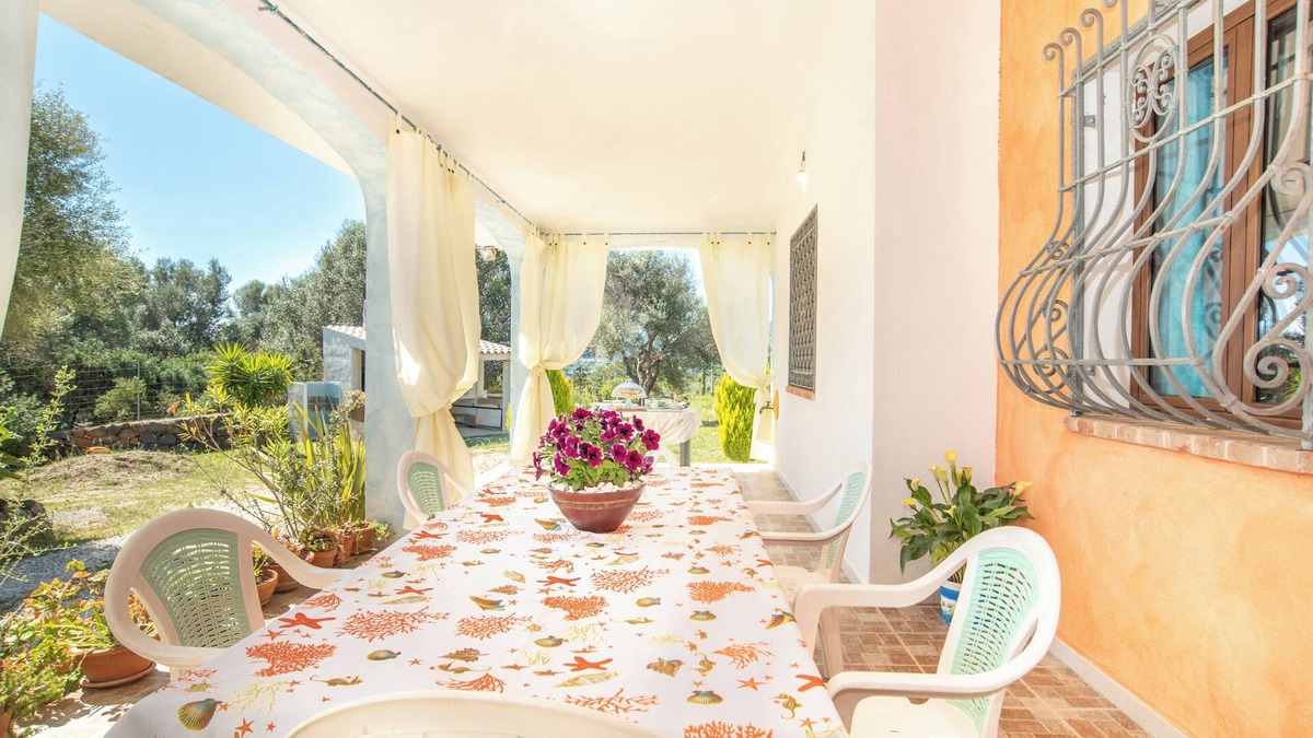 Onifai Apartment | Holiday Apartment with Spacious Outside Area; Parking Available