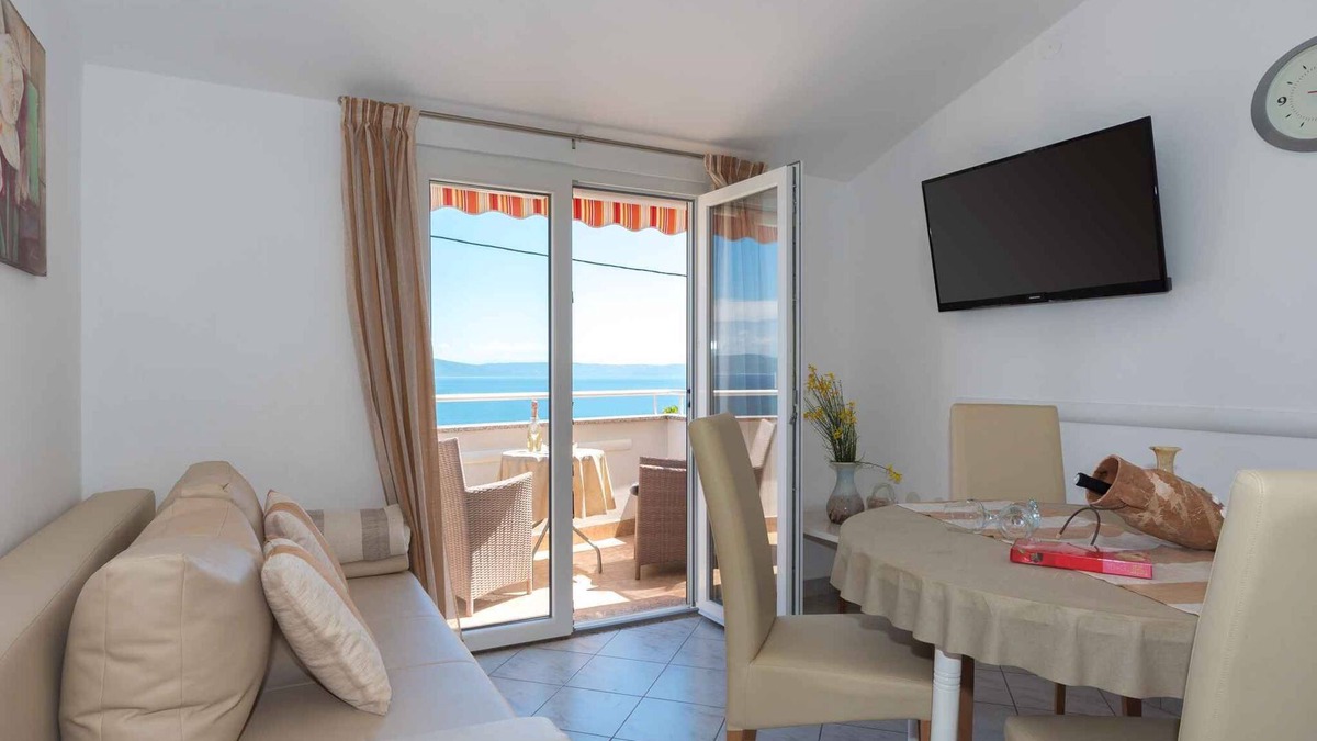 Ravni Apartment | Holiday apartment with sea view and barbecue facilities
