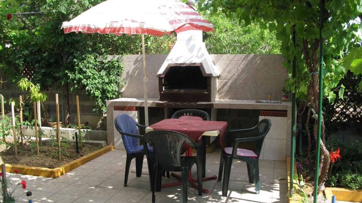 Banjol Apartment | Holiday apartment with terrace and balcony