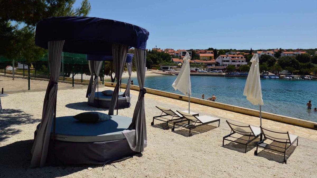 Pjescana Uvala Apartment | Holiday apartment with terrace and Internet