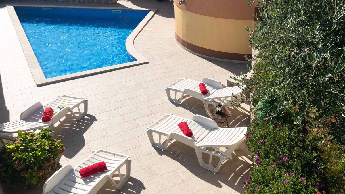 Salatic Apartment | Holiday apartment with use of pool