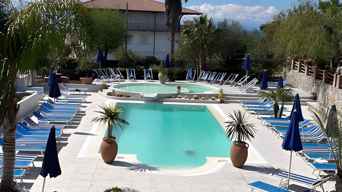 Ricadi Apartment | Holiday apartment with view to Capo Vaticano