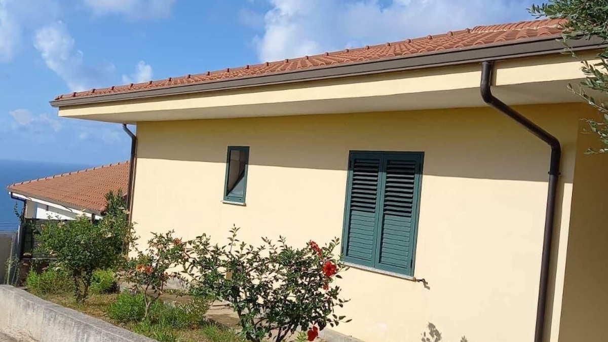 Zambrone House | Holiday apartment Zambrone for 1 - 5 persons with 3 bedrooms - Holiday house