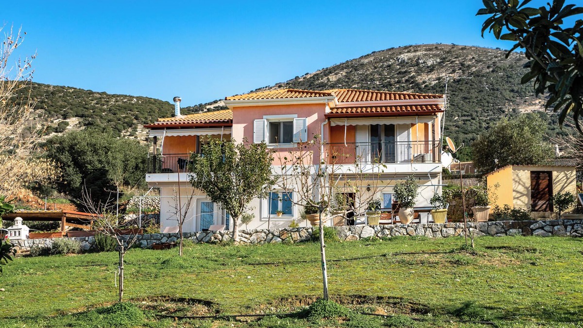 Faraklata Apartment | Holiday Apartment "Zoi" with Sea View, Shared Garden & Wi-Fi
