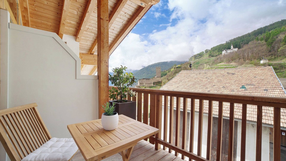 Burgusio Apartment | Holiday Apartment "Zwick Valarga" with Mountain View, Balcony and Shared Garden