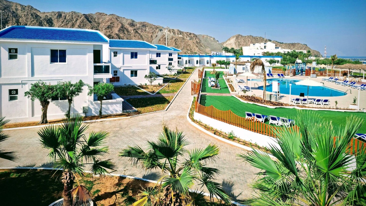 Al Kubus Hotel | Holiday Beach Resort