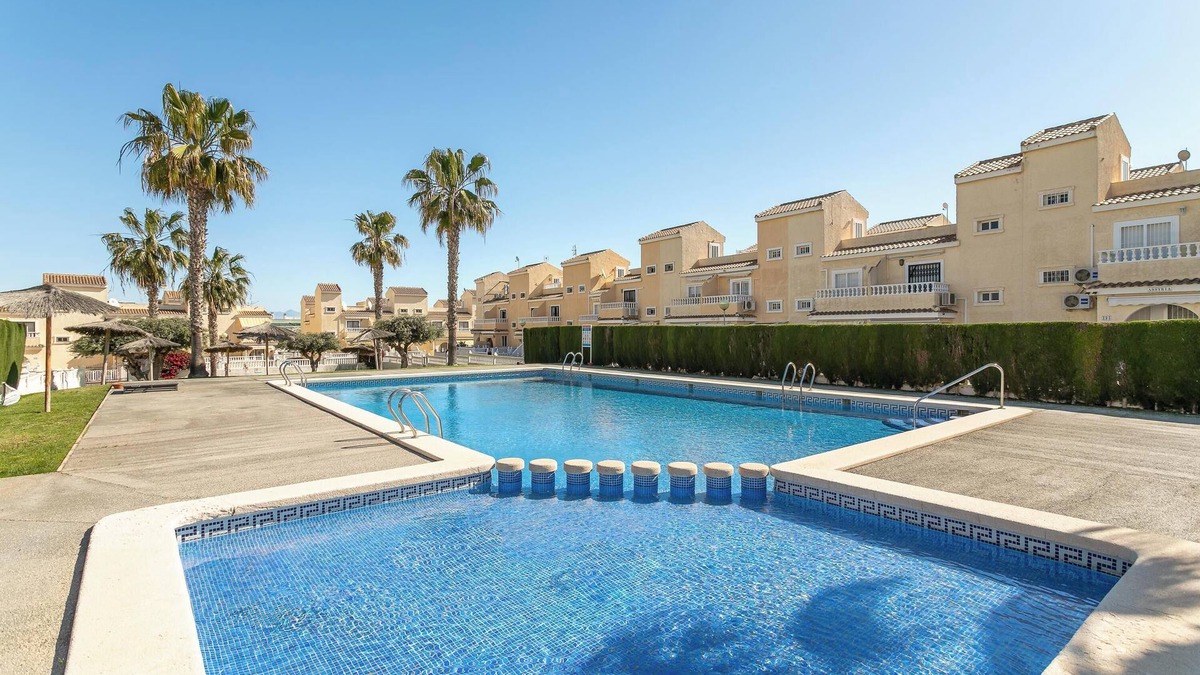 Puerto Marino House | Holiday Bungalow Desired Track close to the Sea with Shared Pool & Wi-Fi