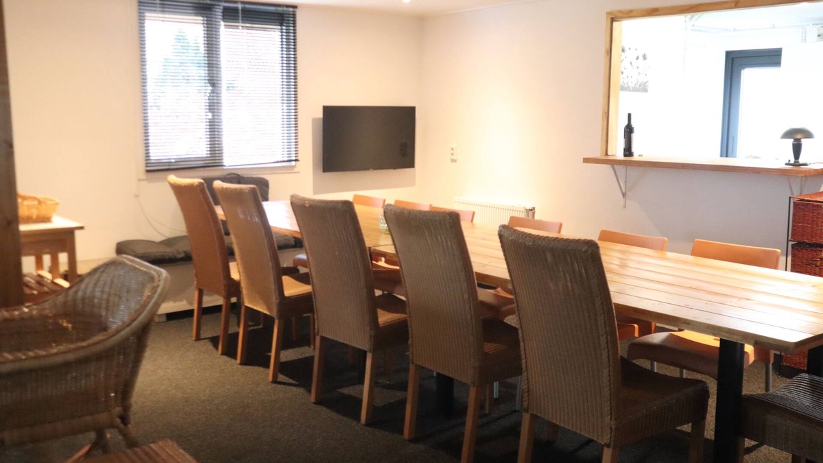 Linde House | Holiday bungalow "Huisje-24" in wooded area (12 persons)