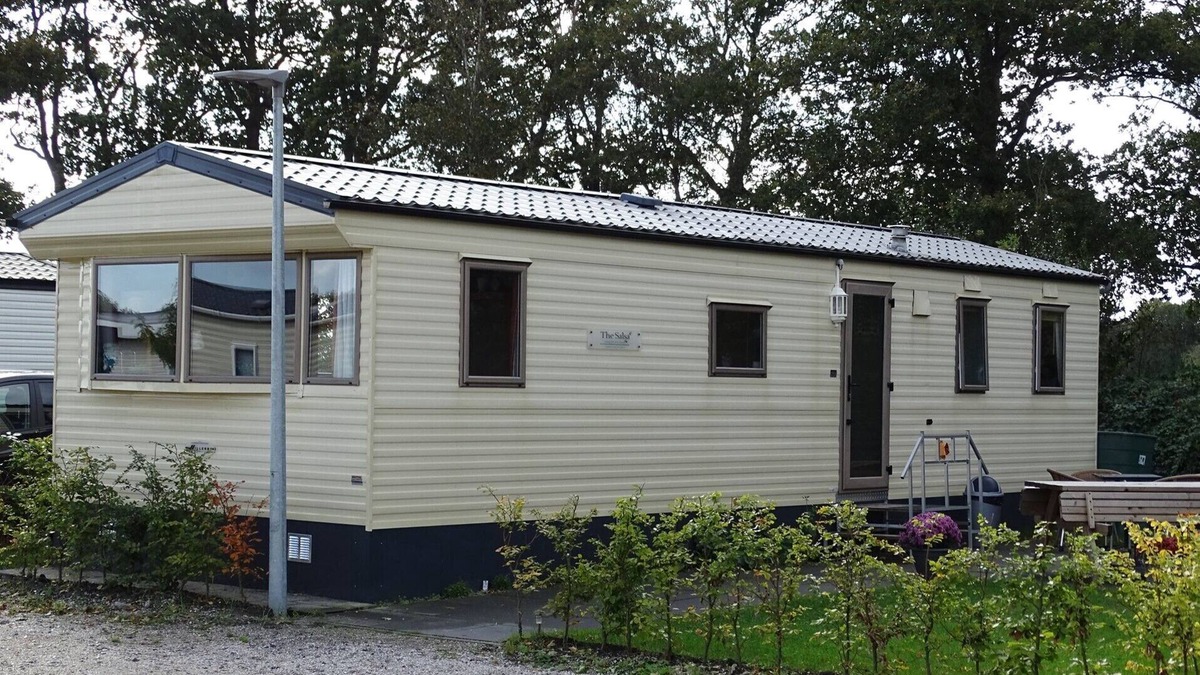 Paasloo House | Holiday chalet near the canals of Giethoorn (Dutch Venice) and National Park Weerribben - Wieden, beautiful nature and many animals such as the otter, kingfisher, roe deer, fox, buzzard, hawk and many others. Particularly loved by walkers, cyclists, bi...