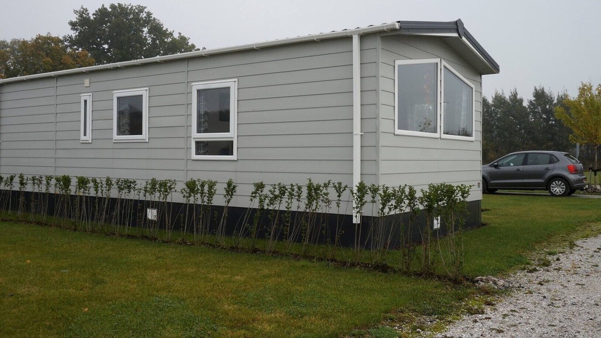 Paasloo House | Holiday chalet near the canals of Giethoorn (Dutch Venice) and National Park Weerribben - Wieden, beautiful nature and many animals such as the otter, kingfisher, roe deer, fox, buzzard, hawk and many others. Particularly loved by walkers, cyclists,