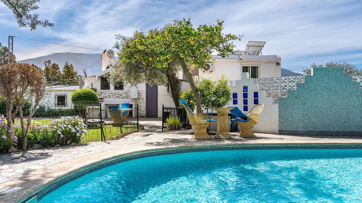 Orgiva Cottage | Holiday Cottage 'El Nido' with Pool, Mountain View & Wi-Fi